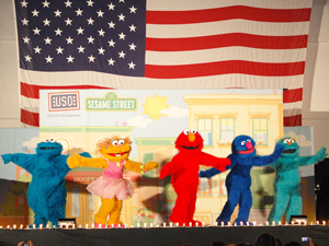 Elmo delivers pep talk to Army kids
